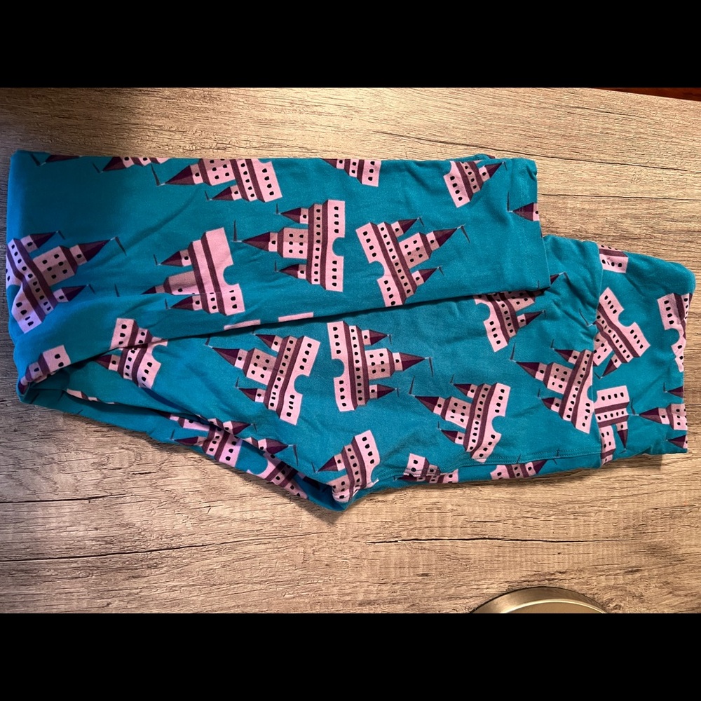 Brand new Lularoe Castle leggings One Size